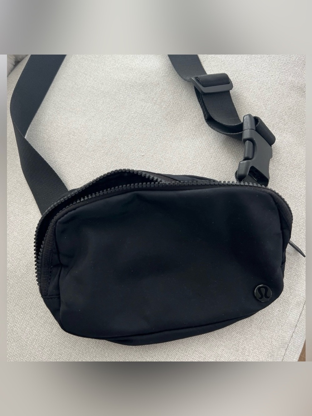Lululemon Everywhere Belt Bag 1L - ALL BLACK